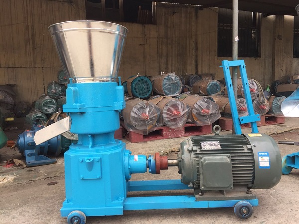 禽畜飼喂顆粒飼料的好處、飼料攪拌機，顆粒機。